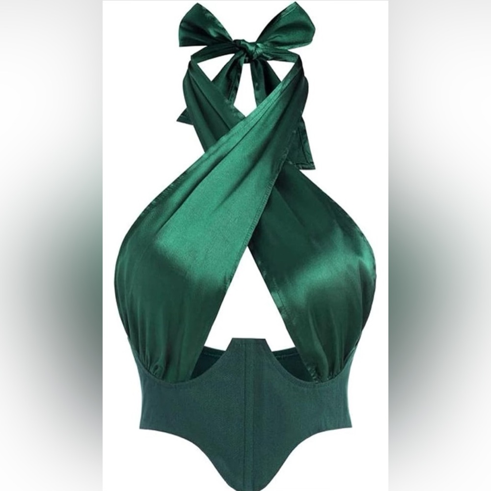 Gorgeous green top! Perfect for a night out
